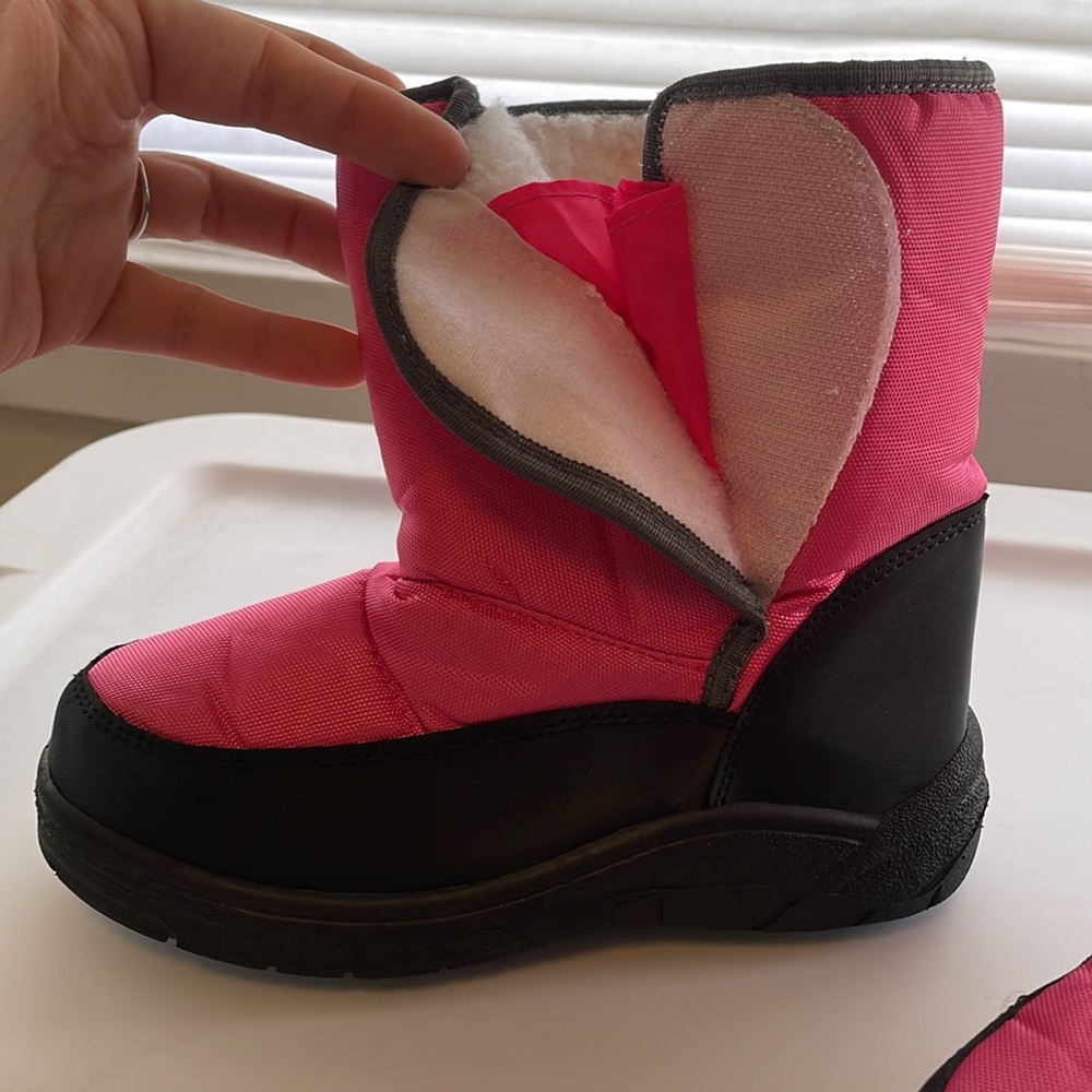 Snow Boots - Picture 3 of 4